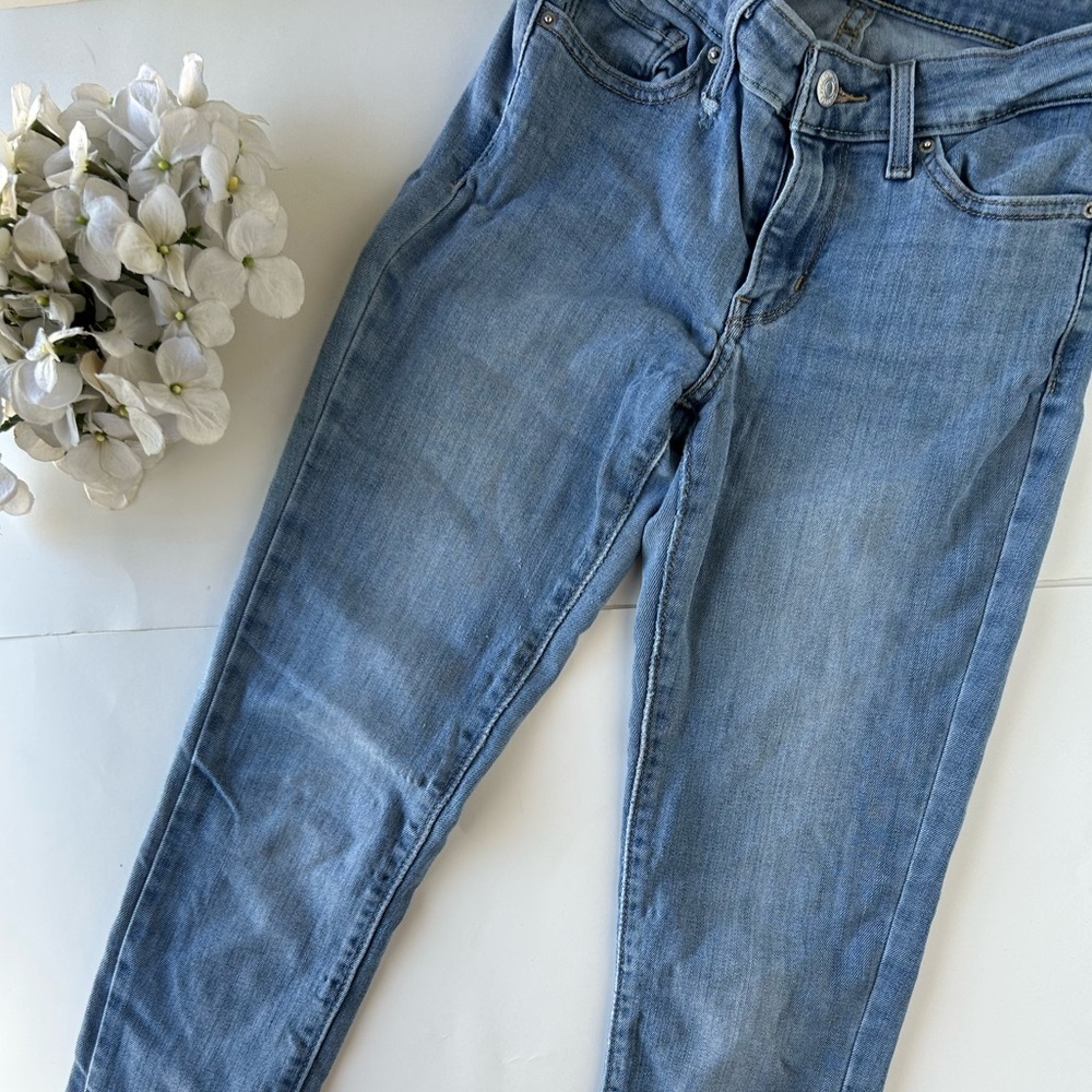 Levi’s Skinny Light Wash Denim - Picture 5 of 10